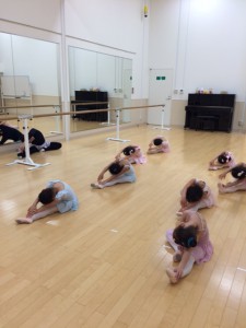 3月28日イオンカルチャークラブ東雲店「ストロベリーBクラス」（２才・３才バレエ・歌・読み聞かせ・お話づくり）