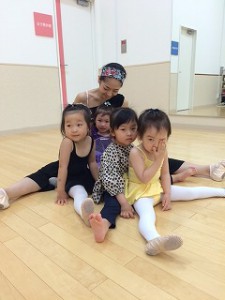５月9日イオンカルチャークラブ東雲店「ベビーBクラス」（２才・３才バレエ、歌、読み聞かせ、お話づくり）
