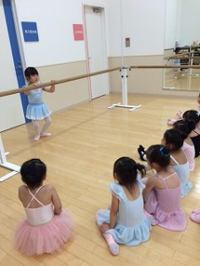 ５月9日イオンカルチャークラブ東雲店「ストロベリーBクラス」（３才～６才バレエ、歌、読み聞かせ、お話づくり）
