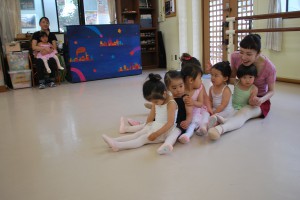 5月19日木曜パールクラス（2～3才・クラシックバレエ・歌・読み聞かせ・お話し創り）