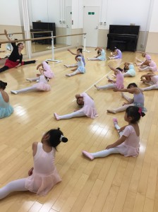 5月9日イオンカルチャークラブ東雲店「ストロベリーAクラス」（３才～６才バレエ、歌、読み聞かせ、お話づくり）