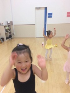 5月16日イオンカルチャークラブ東雲店「ベビーBクラス」（２才・３才バレエ、歌、読み聞かせ、お話づくり）