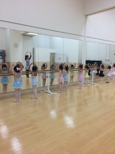 5月16日イオンカルチャークラブ東雲店「ストロベリーBクラス」（３才～６才バレエ、歌、読み聞かせ、お話づくり）