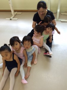 5月26日木曜パールクラス（2～3才・クラシックバレエ・歌・読み聞かせ・お話創り）