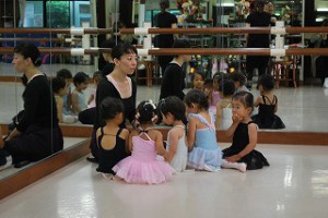 6月9日木曜パールクラス（２才　３才バレエ、歌、読み聞かせ、お話づくり）