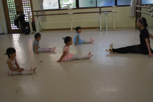 6月17日金曜英語ルビークラス（3才～6才・クラシックバレエ・歌・読み聞かせ・お話創り）