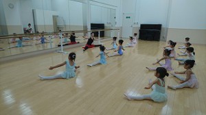 6月27日イオンカルチャークラブ東雲店「ストロベリーAクラス」（３才～６才バレエ、歌、読み聞かせ、お話づくり）