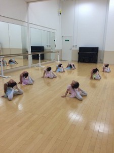 6月27日イオンカルチャークラブ東雲店「ストロベリーBクラス」（３～６才バレエ・歌・読み聞かせ・お話づくり）