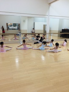 7月18日イオンカルチャークラブ東雲店「ストロベリーBクラス」（3才～6才・クラシックバレエ・歌・読み聞かせ・お話創り）