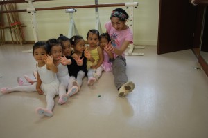 8月18日木曜パールクラス（2才～3才・クラシックバレエ・歌・読み聞かせ・お話創り）