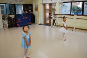 7月22日金曜英語ルビークラス（3才～6才・クラシックバレエ・歌・読み聞かせ・お話創り）