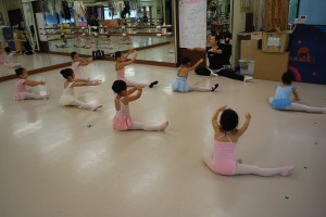 8月23日火曜Aルビークラス（3才～6才・クラシックバレエ・歌・お話創り・読み聞かせ）