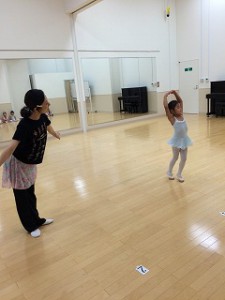 8月8日 イオンカルチャークラブ東雲店「ストロベリーＢクラス」（３～６才バレエ・歌・読み聞かせ・お話しづくり）