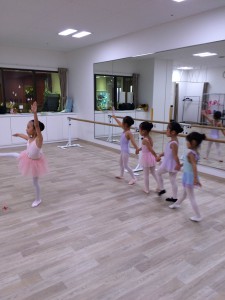 8月11日イオンカルチャークラブ葛西店「ストロベリークラス」（3~6才バレエ・歌・読み聞かせお話しづくり）