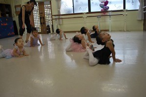 9月29日木曜パールクラス（2才・3才バレエ、歌、読み聞かせ、お話しづくり）