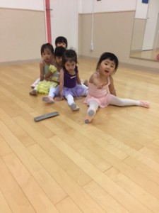 10月3日イオンカルチャークラブ東雲店「ベビーAクラス」（２才・３才バレエ、歌、読み聞かせ、お話づくり）