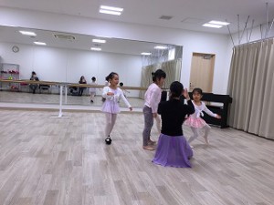11月24日イオンカルチャークラブ葛西店「ストロベリークラス」（3~6才バレエ・歌・読み聞かせお話しづくり）
