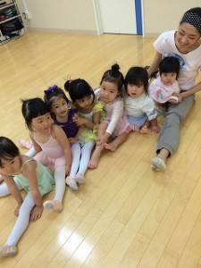 11月7日イオンカルチャークラブ東雲店「ベビークラスA」（2才・3才バレエ、歌、読み聞かせ、お話しづくり）