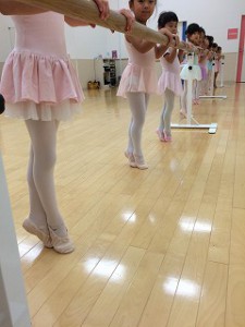 11月7日イオンカルチャークラブ東雲店「ストロベリーAクラス」（3～6才バレエ・歌・読み聞かせ・お話しづくり）