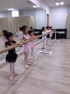 11月10日イオンカルチャークラブ葛西店「ストロベリークラス」（3~6才バレエ・歌・読み聞かせお話しづくり）