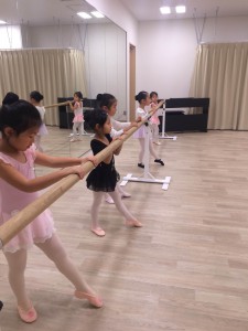 11月17日イオンカルチャークラブ葛西店「ストロベリークラス」（3~6才バレエ・歌・読み聞かせお話しづくり）