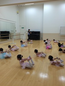 11月28日イオンカルチャークラブ東雲店「ストロベリーBクラス」（3～6才バレエ・歌・読み聞かせ・お話しづくり）