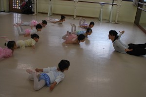 12月1日木曜パールクラス（２才、３才バレエ・歌・読み聞かせ・お話しづくり）