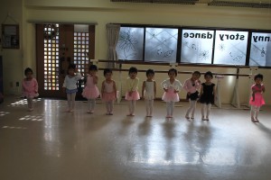 12月8日木曜パールクラス（２才、３才バレエ・歌・読み聞かせ・お話しづくり）