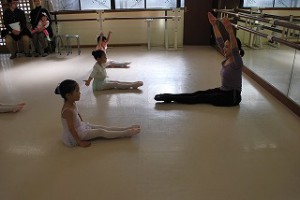 12月10日土曜ルビークラス（3~6才バレエ、歌、読み聞かせ、お話しづくり）