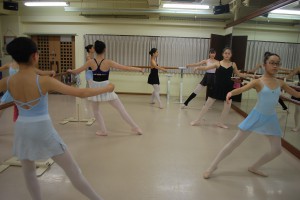 12月13日火曜エメラルド＆ガーネットクラス（9～15才クラシックバレエ）