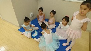 12月26日イオンカルチャークラブ東雲店「ストロベリーBクラス」（3～6才バレエ・歌・読み聞かせ・お話しづくり）