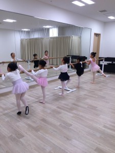 12月1日イオンカルチャークラブ葛西店「ストロベリークラス」（3~6才バレエ・歌・読み聞かせお話しづくり）