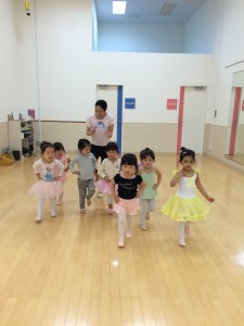 12月5日イオンカルチャークラブ東雲店「ベビークラスA」（2才・3才バレエ、歌、読み聞かせ、お話しづくり）