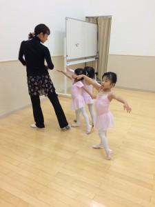 12月12日イオンカルチャークラブ東雲店「ストロベリーBクラス」（3～6才バレエ・歌・読み聞かせ・お話しづくり）