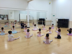 12月19日イオンカルチャークラブ東雲店「ストロベリーBクラス」（3～6才バレエ・歌・読み聞かせ・お話しづくり）
