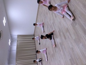 12月21日イオンカルチャークラブ葛西店　ストロベリークラス（3～6才バレエ、歌、読み聞かせ、お話しづくり）