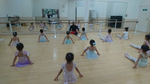 1月9日イオンカルチャークラブ東雲店「ストロベリーAクラス」（3～6才バレエ・歌・読み聞かせ・お話しづくり）