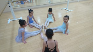 1月30日イオンカルチャークラブ東雲店「ストロベリーAクラス」（3～6才バレエ・歌・読み聞かせ・お話しづくり）