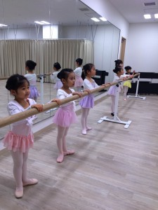 1月5日イオンカルチャークラブ葛西店「ストロベリークラス」（3~6才バレエ・歌・読み聞かせお話しづくり）
