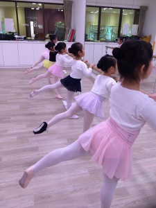 1月19日イオンカルチャークラブ葛西店「ストロベリークラス」（3~6才バレエ・歌・読み聞かせお話しづくり）