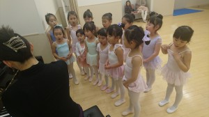 2月6日イオンカルチャークラブ東雲店「ストロベリーAクラス」（3～6才バレエ・歌・読み聞かせ・お話しづくり）