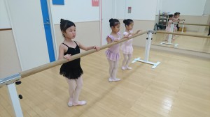 2月27日イオンカルチャークラブ東雲店「ストロベリーAクラス」（3～6才バレエ・歌・読み聞かせ・お話しづくり）