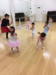 2月13日イオンカルチャークラブ東雲店「ベビークラスA」（2才・3才バレエ、歌、読み聞かせ、お話しづくり）