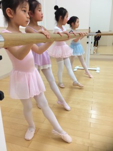 2月20日イオンカルチャークラブ東雲店「ストロベリーBクラス」（3～6才バレエ・歌・読み聞かせ・お話しづくり）