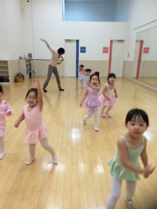 2月27日イオンカルチャークラブ東雲店「ベビークラスA」（2才・3才バレエ、歌、読み聞かせ、お話しづくり）