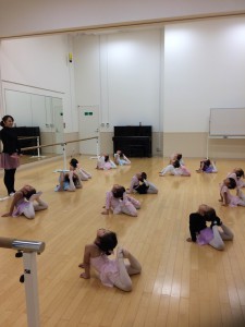 2月27日イオンカルチャークラブ東雲店「ストロベリーBクラス」（3～6才バレエ・歌・読み聞かせ・お話しづくり）