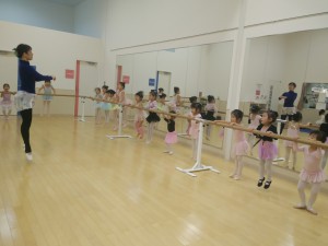 3月13日イオンカルチャークラブ東雲店「ストロベリーBクラス」（3～6才バレエ・歌・読み聞かせ・お話しづくり）