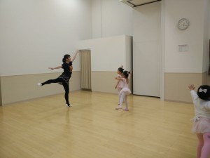 3月20日イオンカルチャークラブ東雲店「ストロベリーBクラス」（3～6才バレエ・歌・読み聞かせ・お話しづくり）