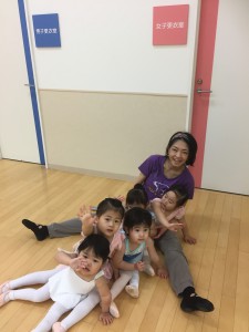 3月20日イオンカルチャークラブ東雲店「ベビークラスA」（2才・3才バレエ、歌、読み聞かせ、お話しづくり）