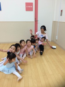 3月6日イオンカルチャークラブ東雲店「ベビークラスA」（2才・3才バレエ、歌、読み聞かせ、お話しづくり）